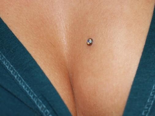 Dermal piercing anchor